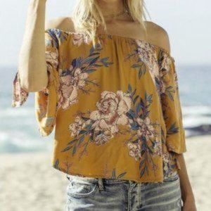 NWOT Billabong S off shoulder top